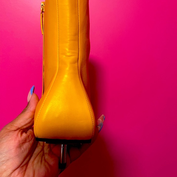 💛✨ BALENCIAGA Calf Skin Belt Bootie - Size 40.5/10 - Picture 2 of 9